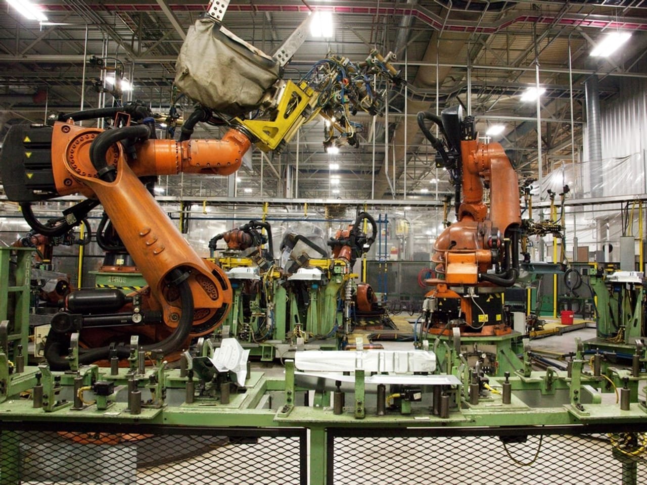 Automotive spare parts and vehicle fleet transport